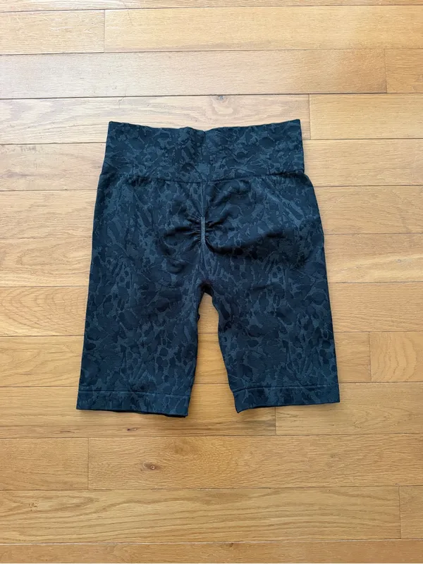 Gymshark Adapt Animal Seamless Cycling Bike Shorts 9” Inseam Women’s Size L - Image 2