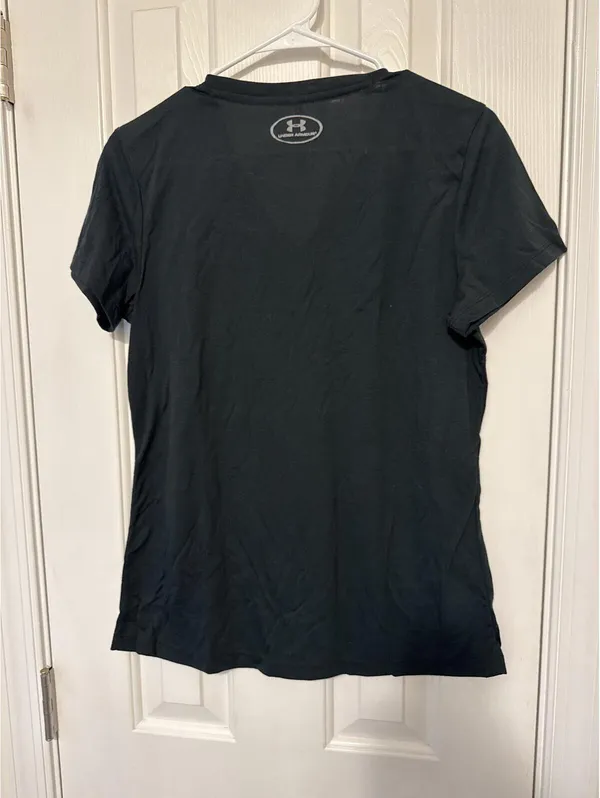Under Armour Women's Black HeatGear V-Neck Athletic Shirt Medium - Image 4