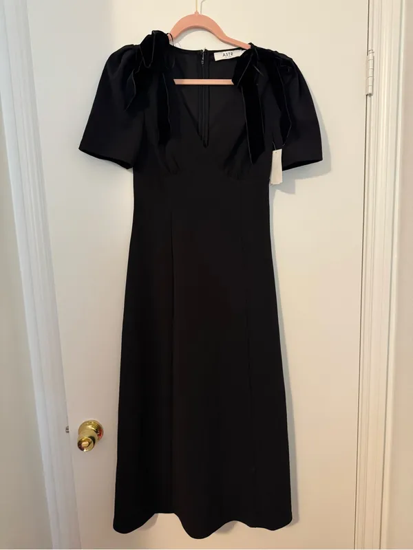 NWT Astr The Label Black V-Neck Bow Detail Midi Dress Size Small (S) - Image 4