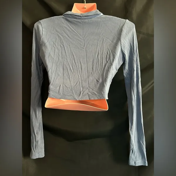Lucky Label Women's Blue Crop Zip-Up Long Sleeved Top SZ MD - Image 2