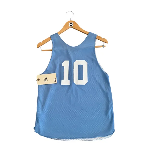 Major Motion Pictures Studios / Tv Show Wardrobe SCREEN-USED SZ 14/16 girls blue # 10 basketball jersey - Image 2