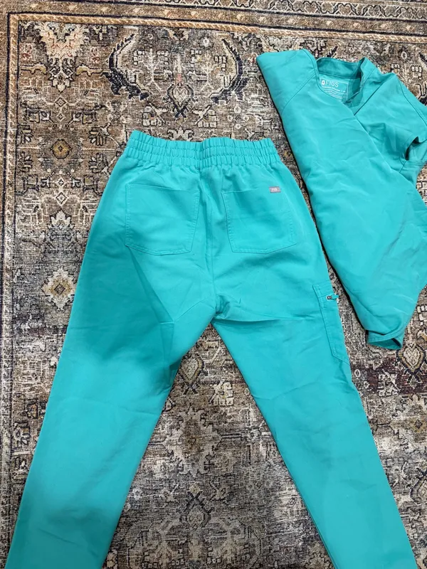 Surgical Green FIGS Set Scrubs - Image 7