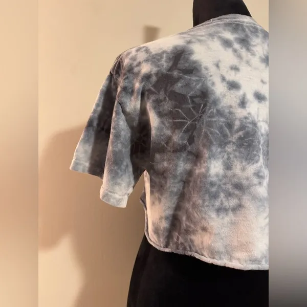 EUC Pink Floyd Black and Gray Tie Dye Cropped Tee size medium - Image 5