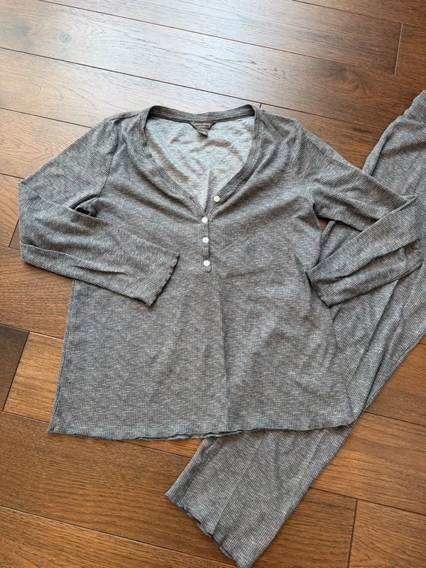 Eddie Bauer Cozy Gray Two-Piece Sleep Set Medium - C35-010 - Image 2