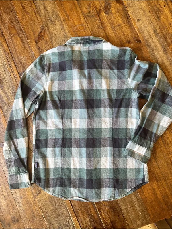 Patagonia women's Mint & Dark Green Plaid Button-Down Shirt - Image 3