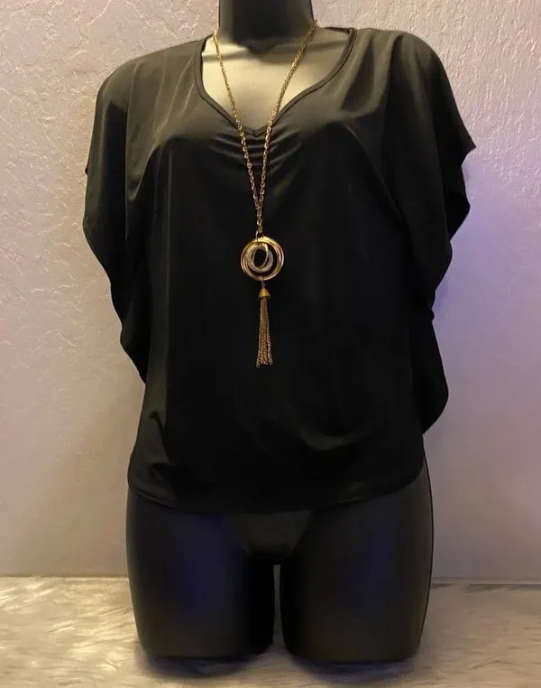 🆕 Julie’s Closet Black Blouse with Accent Necklace - Image 3