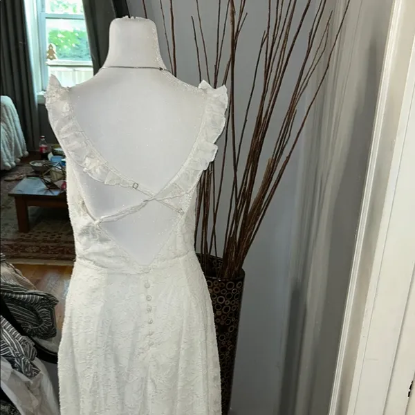 Lulus White Sleeveless Scoop Neck Wedding Gown - Image 3