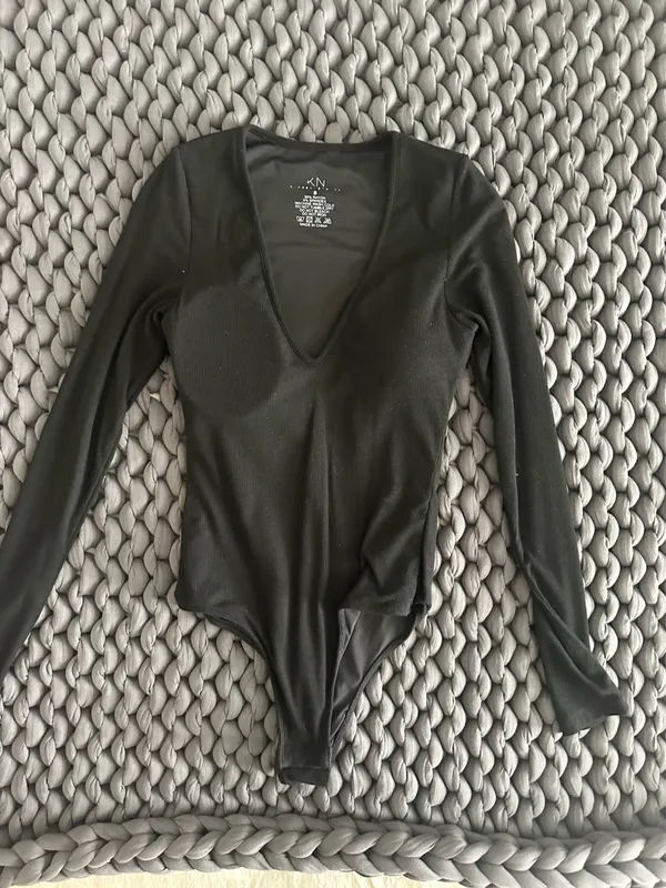 Klassy Network Deep V Long Sleeve Ribbed Bramisui - Image 5