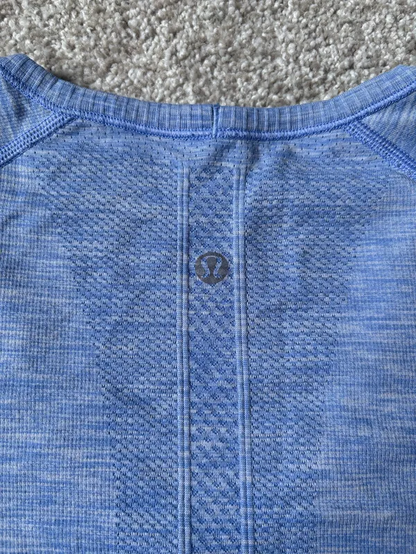 Lululemon Run: Swiftly Tech V Neck in Heathered Lullaby - Image 5