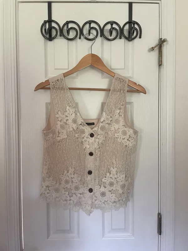 Ivory Linen Blend Floral Crochet Button Front Vest - Image 4