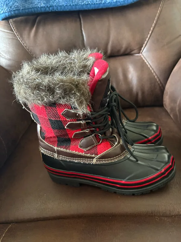 Tamarack Black And Red Plaid Women’s Boots - Image 5