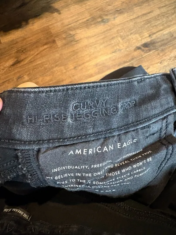 American Eagle Curvy Hi-Rise Jegging Crop black jeans - Image 4