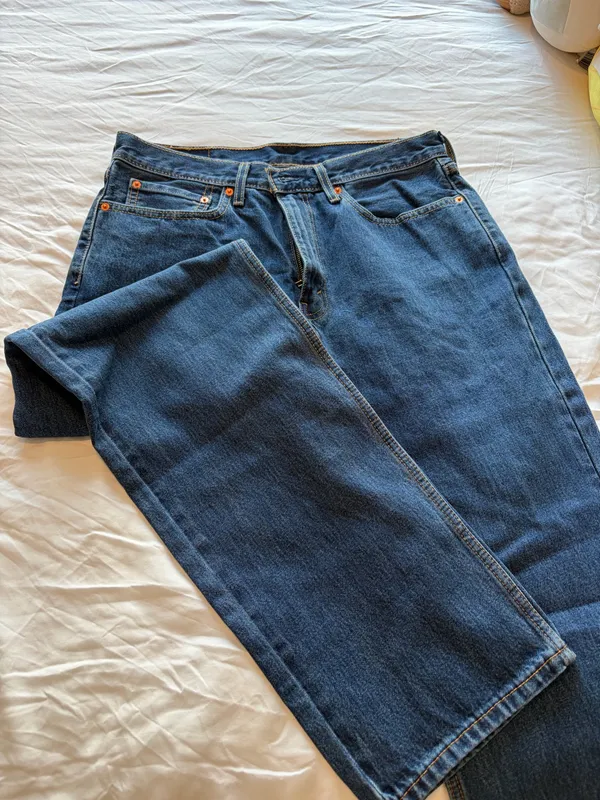 Mens Levi 550 Jeans in Medium Blue - Image 2