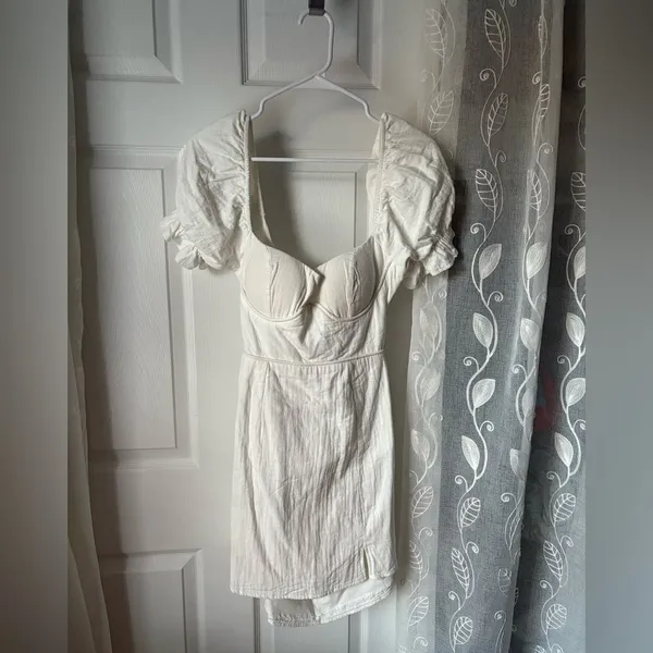 New NWT Here Comes the Sun mini dress back cutout puffy sleeves babydoll size M - Image 2