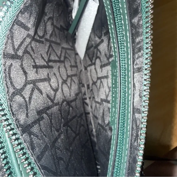 NWT Calvin Klein Green and Cream Crossbody Bag - Image 5