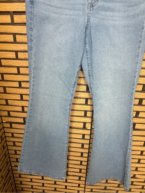 Jessica Simpson daisy flare leg jeans size 10 - Image 4