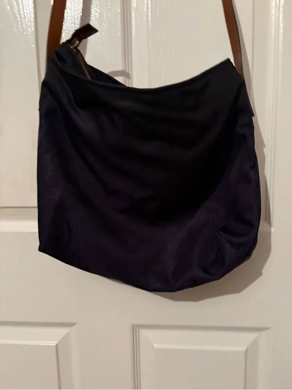 Gucci Gg Crossbody Tote Bag in Navy with Tan Strap - Image 5