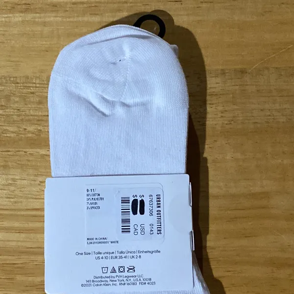 NWT Women’s Calvin Klein Jeans cotton crew socks white size OS fit Sz 9 10 11 - Image 3