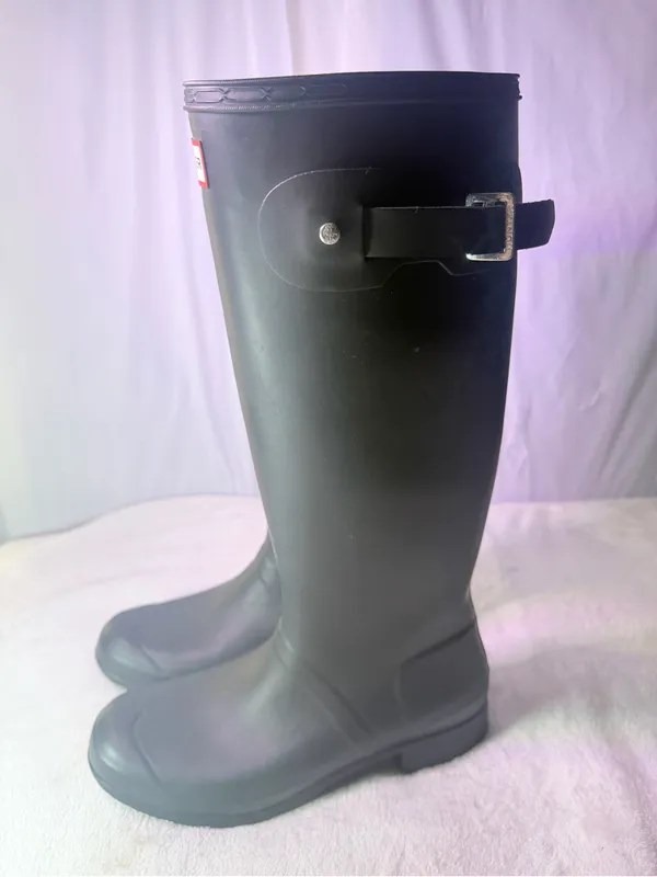 Hunter Black Tall Rain Boot with Cream Knit Cuff Insert - Image 9