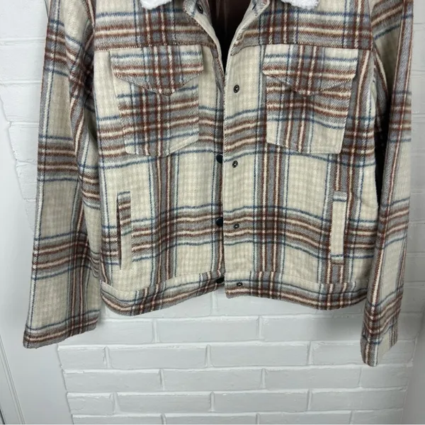 Vigoss Plaid Faux Shearling Collar Crop Trucker Jacket Size M - Image 7
