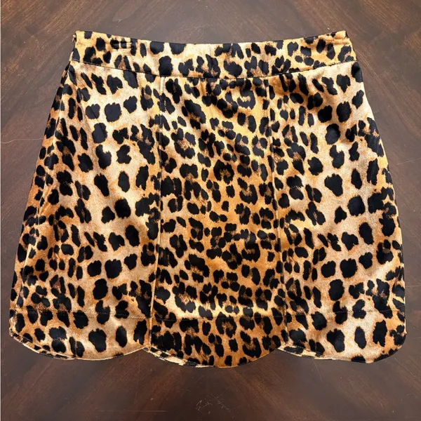 Leopard Print Velvet Mini Skirt - Image 4