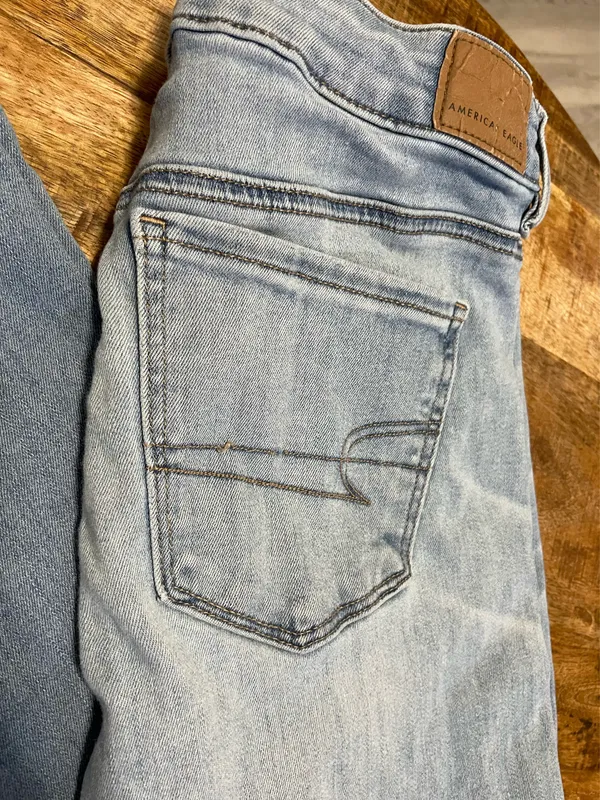 American Eagle Jeans - Image 3