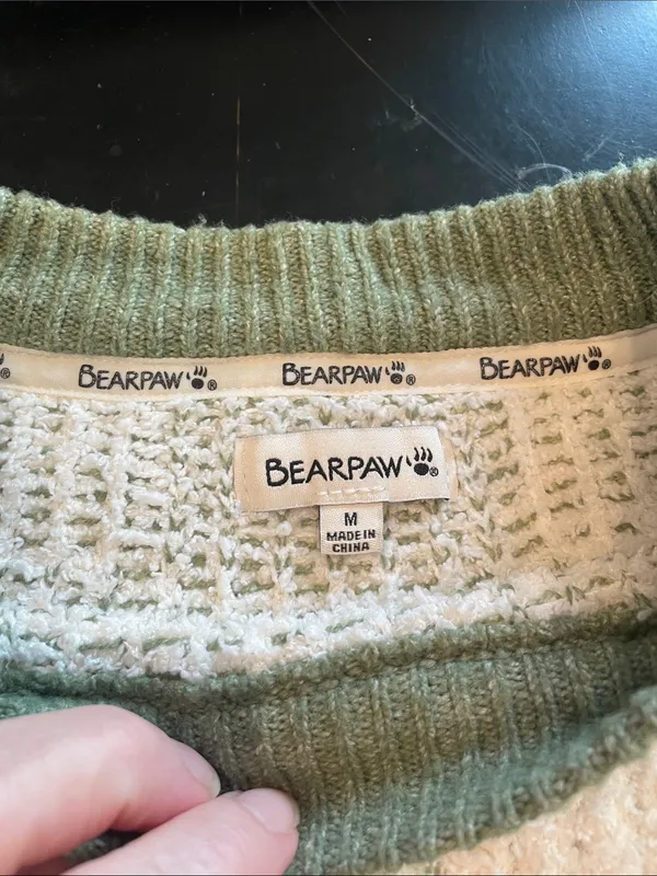 Off white and olive women’s sweater by Bearpaw medium - Image 4