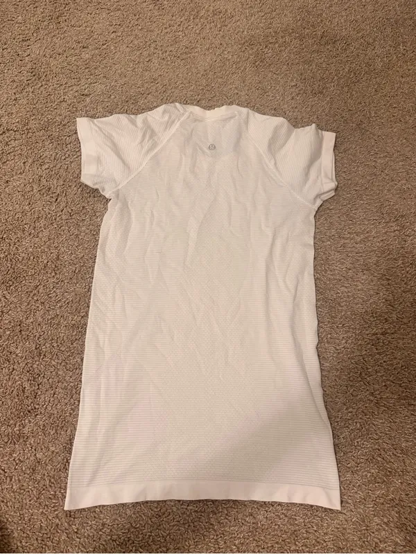 lululemon athletica White Swiftly Tech Short Sleeve Women's Performance Tee - Image 3