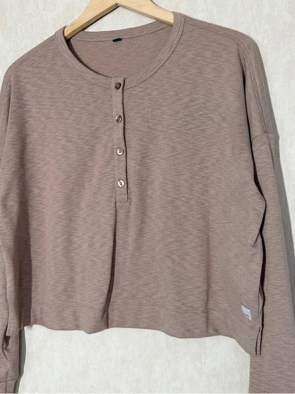 Vuori Women’s Long Sleeve Sunrise Oversize Henley Top Shirt in Goldenrod M - Image 5
