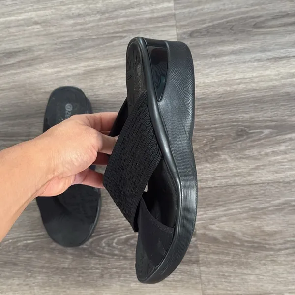 Bzees Women's Black Wedge Sandals 10M Comfort Slides Crisscross Straps Casual - Image 3