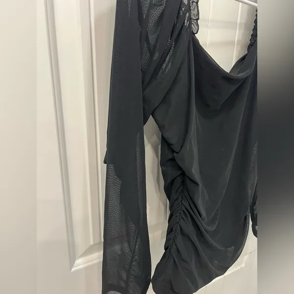 Elegant Black Long Sleeve Women's Top - Image 2