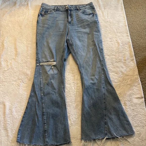 Forever 21 Flared Jeans Size 12 - Image 2