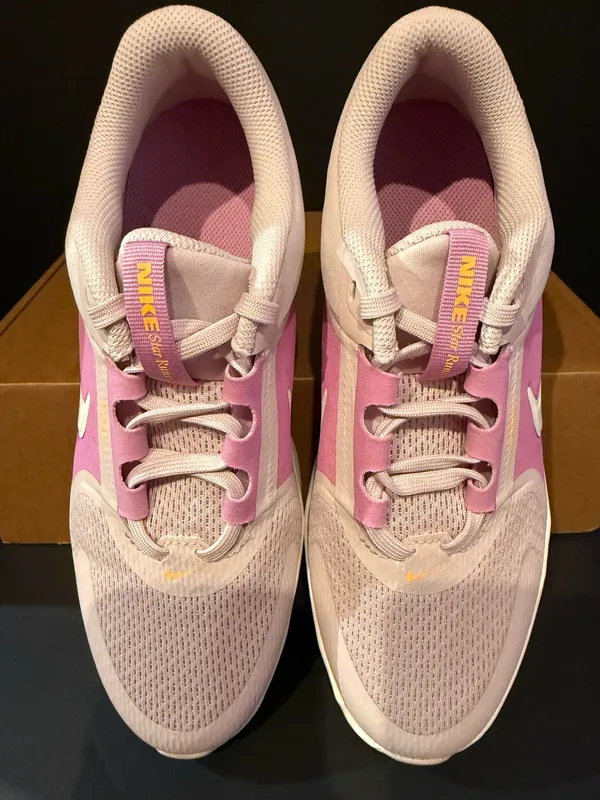 Women’s Nike Star Runner 8W  - Image 3