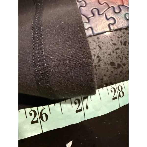 Lululemon Black‎ Cropped Leggings Women's Size 6 Athleisure Workout flaw - Image 7