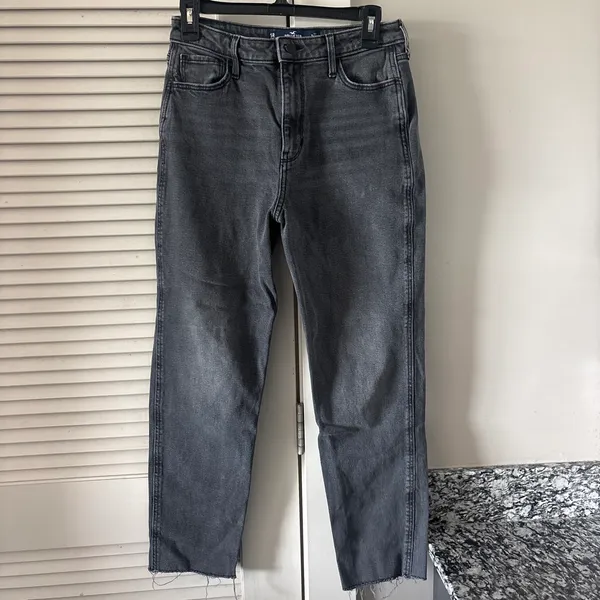 Hollister Co. ultra high rise mom jeans in black, size 5R. - Image 2
