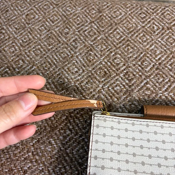 Fossil Women's Kinley Tan Bifold Wallet - Image 7
