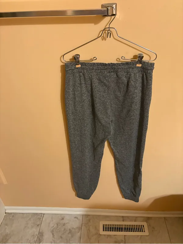Vuori Performance Joggers in Heather Gray - Image 5