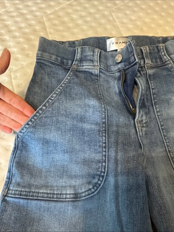 Frame Denim Wide-Leg Jeans in Medium Blue Wash - Image 2