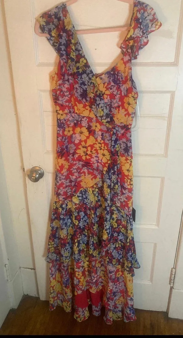 Lulus NWOT  Floral Dress - Image 3