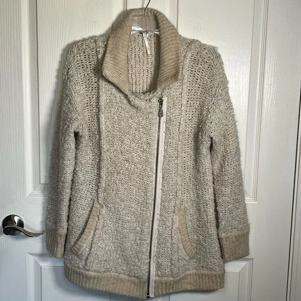 Free People Sz XS Oatmeal Boucle Jacket Fuzzy Cardigan Sweater - Image 4