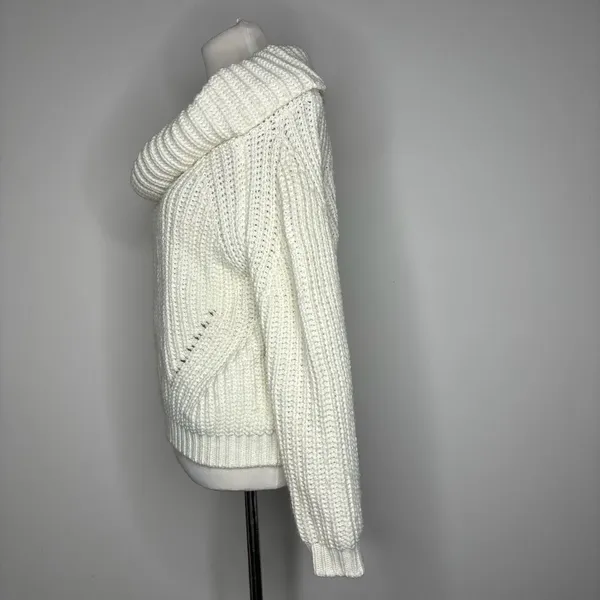 Forever 21- White Knit Turtleneck Sweater - Image 4