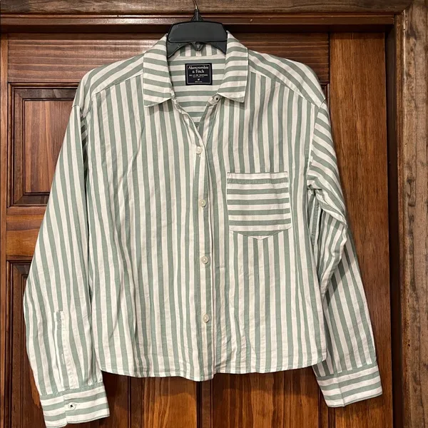 Abercrombie & Fitch cropped Green and White Striped Shirt - Image 2
