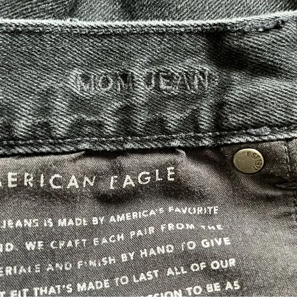 American Eagle Black High Waisted Mom Jeans Size 8 Long - Image 9