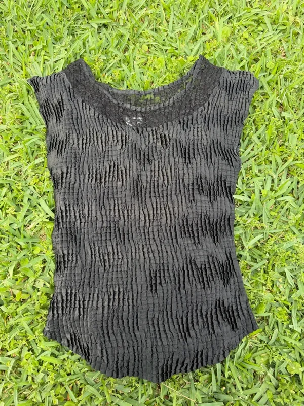 Vintage Nicola Black Crinkle Stretch Top Lace Neckline Size M - Image 2