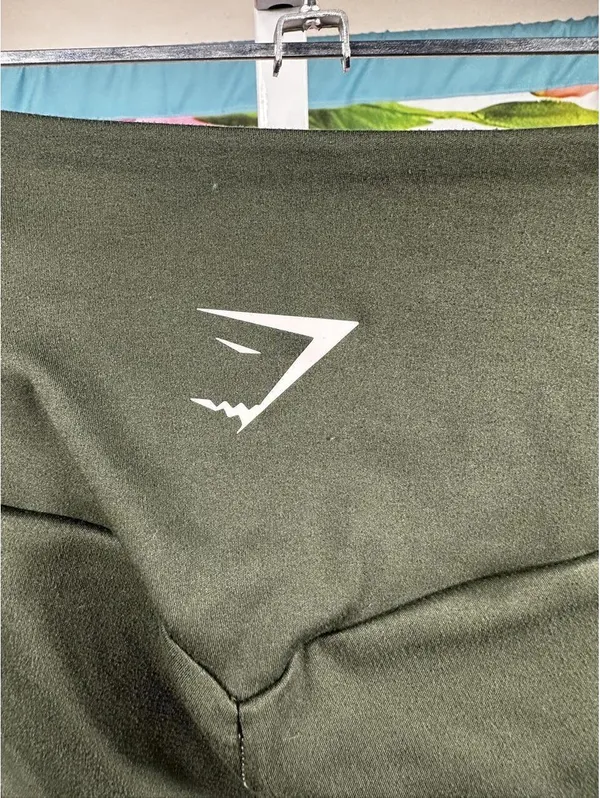 L62. Gymshark Women's Green and Khaki Leggings - Image 3