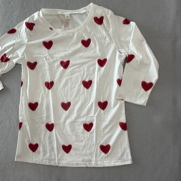 Women's 3/4 Sleeve White and Red Heart Top Size Size S #260568 - Image 4