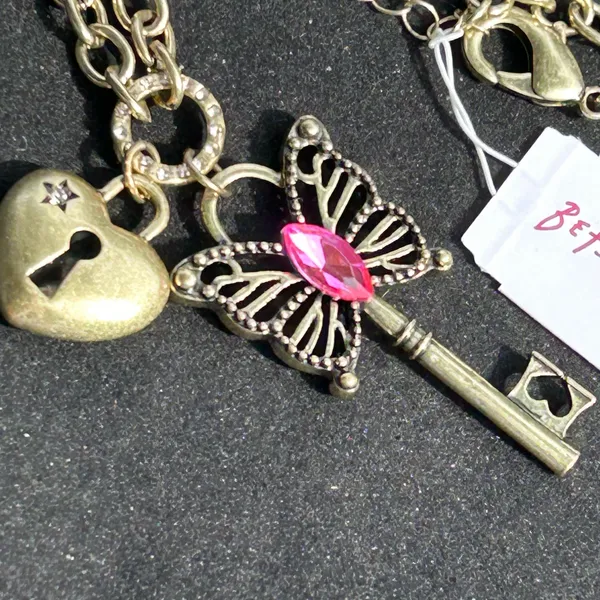 Betsey Johnson NWT Boho Butterfly Key Charm Pendant Necklace - Image 6