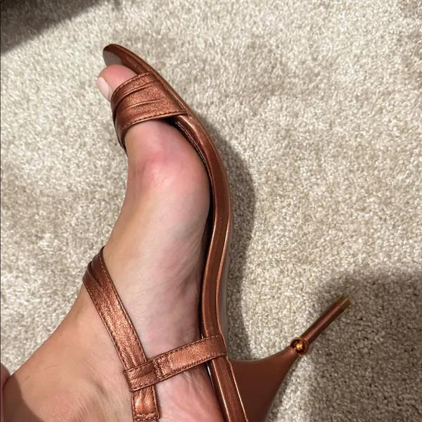 AREZZO Women's Metallic copper Brown heels! Size 8 - Image 3