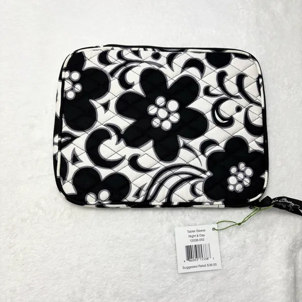 Vera Bradley Night & Day Black and White Floral‎ Quilted Tablet Sleeve - Image 5