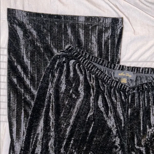 Melissa Paige Size M Black Velour Lounge Pants - Image 2
